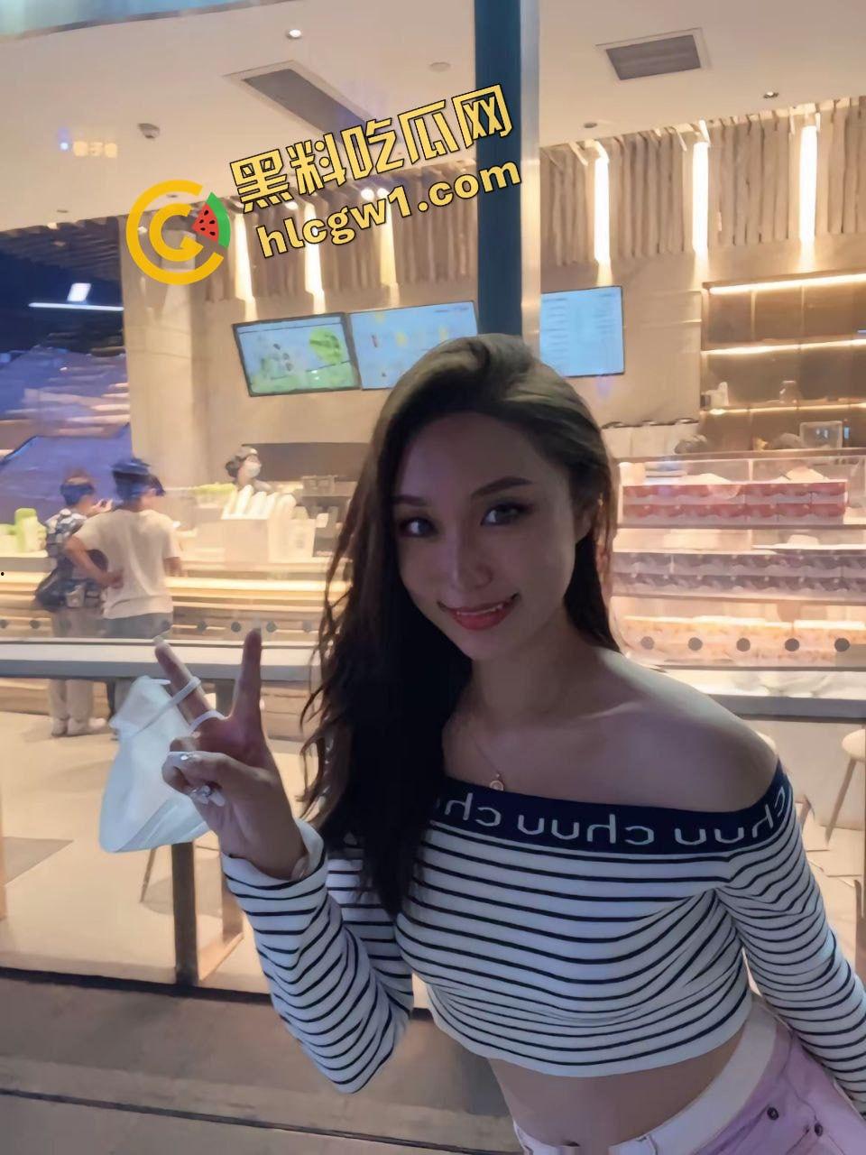 湖南长沙反差贱母狗『张歆媛』舔鸡后入贼骚 与男友性爱自拍泄密 独家曝光流出!-2