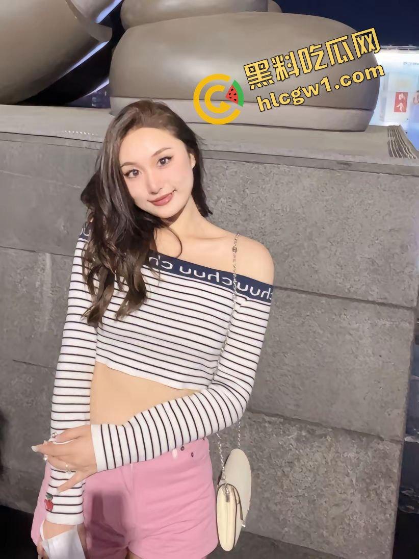 湖南长沙反差贱母狗『张歆媛』舔鸡后入贼骚 与男友性爱自拍泄密 独家曝光流出!-6