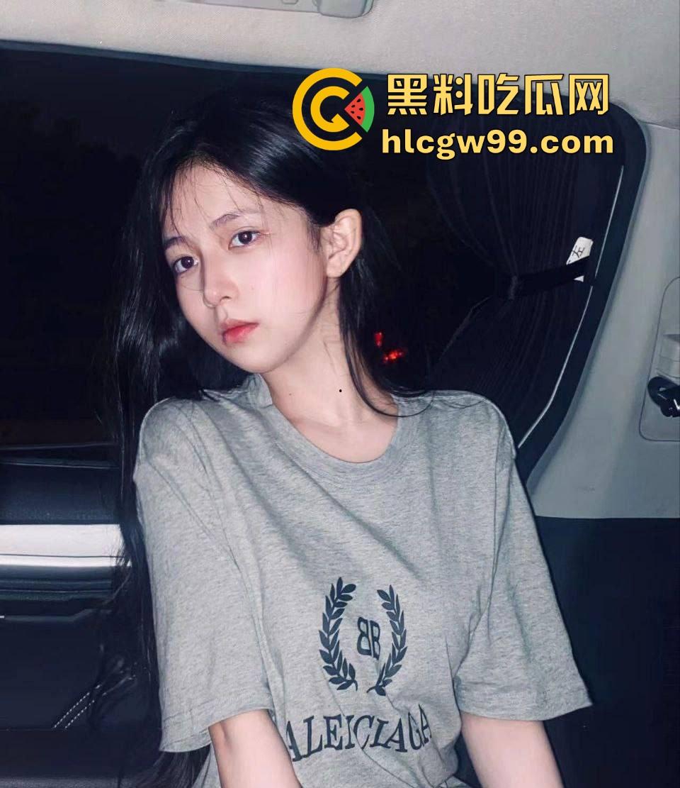 广州大学反差小学妹【李舒】性爱调教视频被曝光全网 平日里是清纯女神 到了床上就成了黑丝母狗！-2