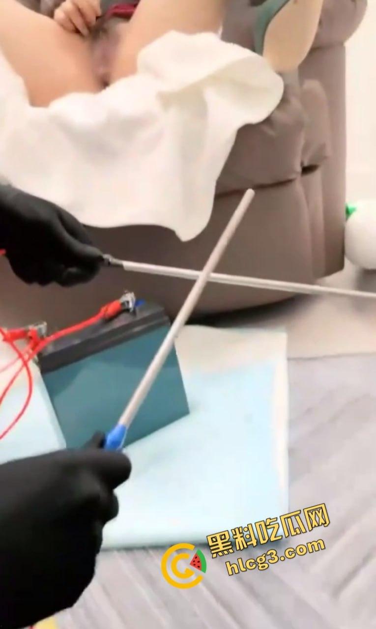 现代版十大酷刑之电击鲍鱼 电击调教黑丝高跟少妇 抽搐淫叫根本停不下来!-1