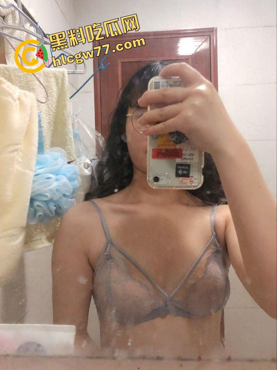 河南驻马店职高舞蹈小骚货『孙胥』男友一个眼神就跪下吃鸡巴，翘屁一拍就撅一条龙顺滑到射爆！-2