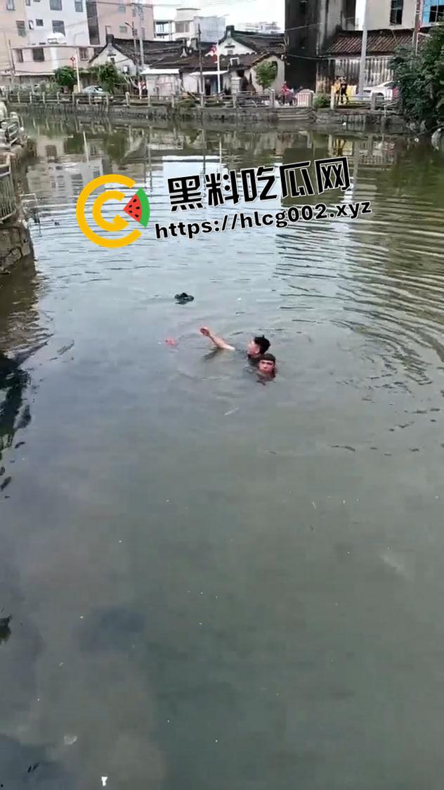 汕头潮阳当街杀人!当众打完架拉下水活生生淹死 这也太狠了 现场视频流出-4