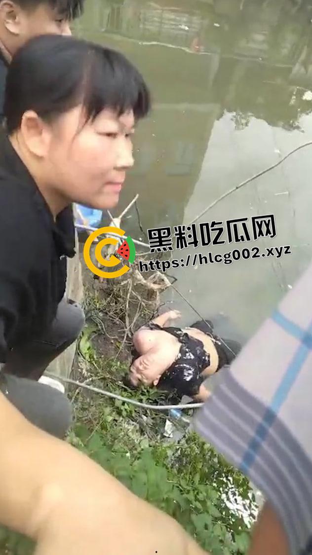 汕头潮阳当街杀人!当众打完架拉下水活生生淹死 这也太狠了 现场视频流出-6