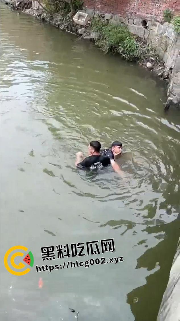 汕头潮阳当街杀人!当众打完架拉下水活生生淹死 这也太狠了 现场视频流出-7