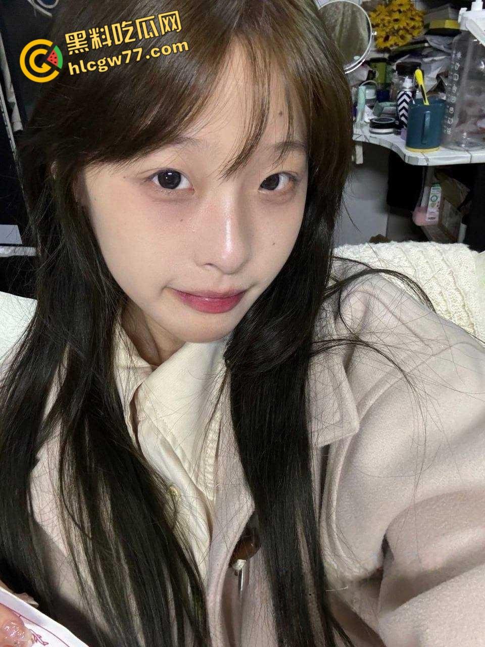 福建美术学院青春靓丽学生【刘莎莎】 金主网络调教寝室自慰 年轻的身体散发淫荡的气息！-1