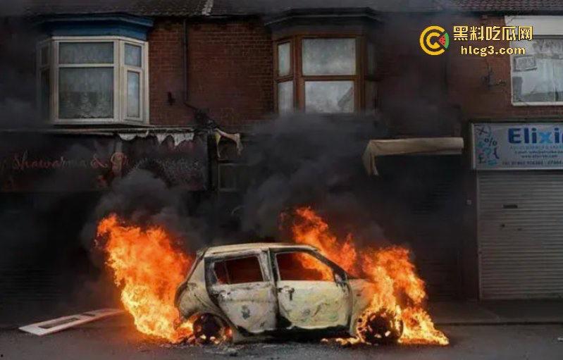 零元购来了!英国近10年最大暴乱!多个城市当街打砸抢烧-12