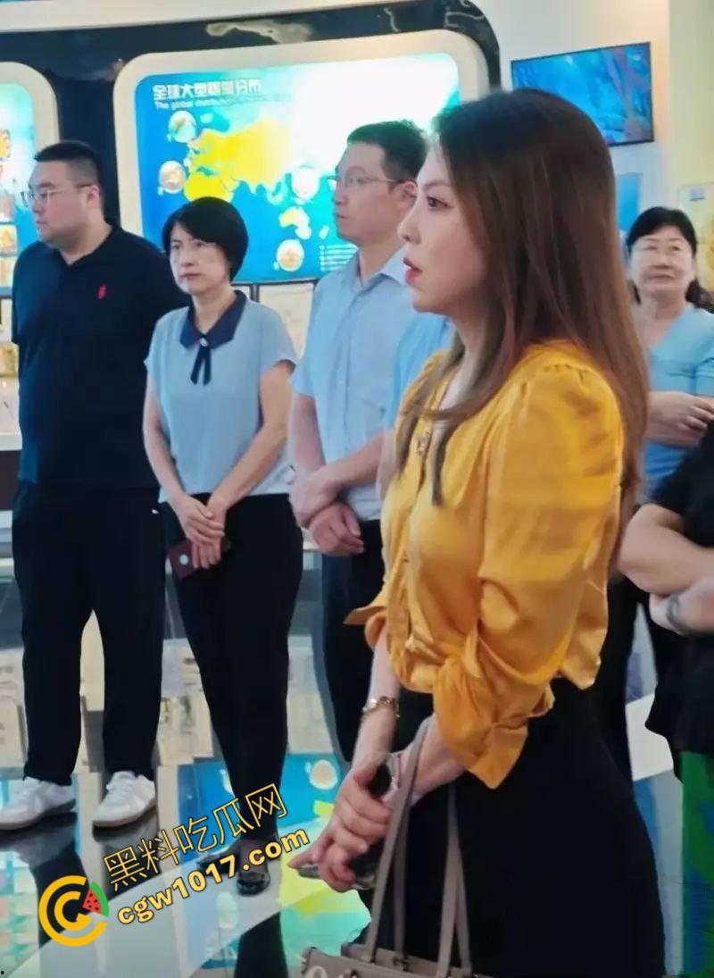 青岛未来盛世管理公司内幕大曝光:女经理【杨琨】色诱商政两界,裸照换资源,陪睡领导,私生活淫荡惊四座!-6