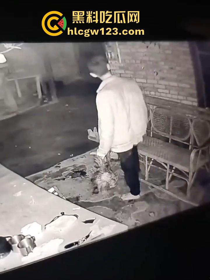 恐怖真实鬼上身 监控拍下可怕全过程 口撕活鸡只喝血吃鸡头 全身抽搐痉挛 最后找法师驱邪！-3