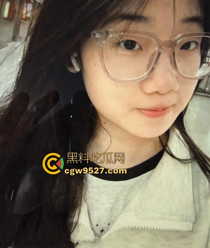 美乳晃动如波涛,骑乘时娇躯狂扭,美鲍处女般紧致 骑乘后入爽到炸!河南清纯眼镜妹性爱视频分手后被爆出!-4