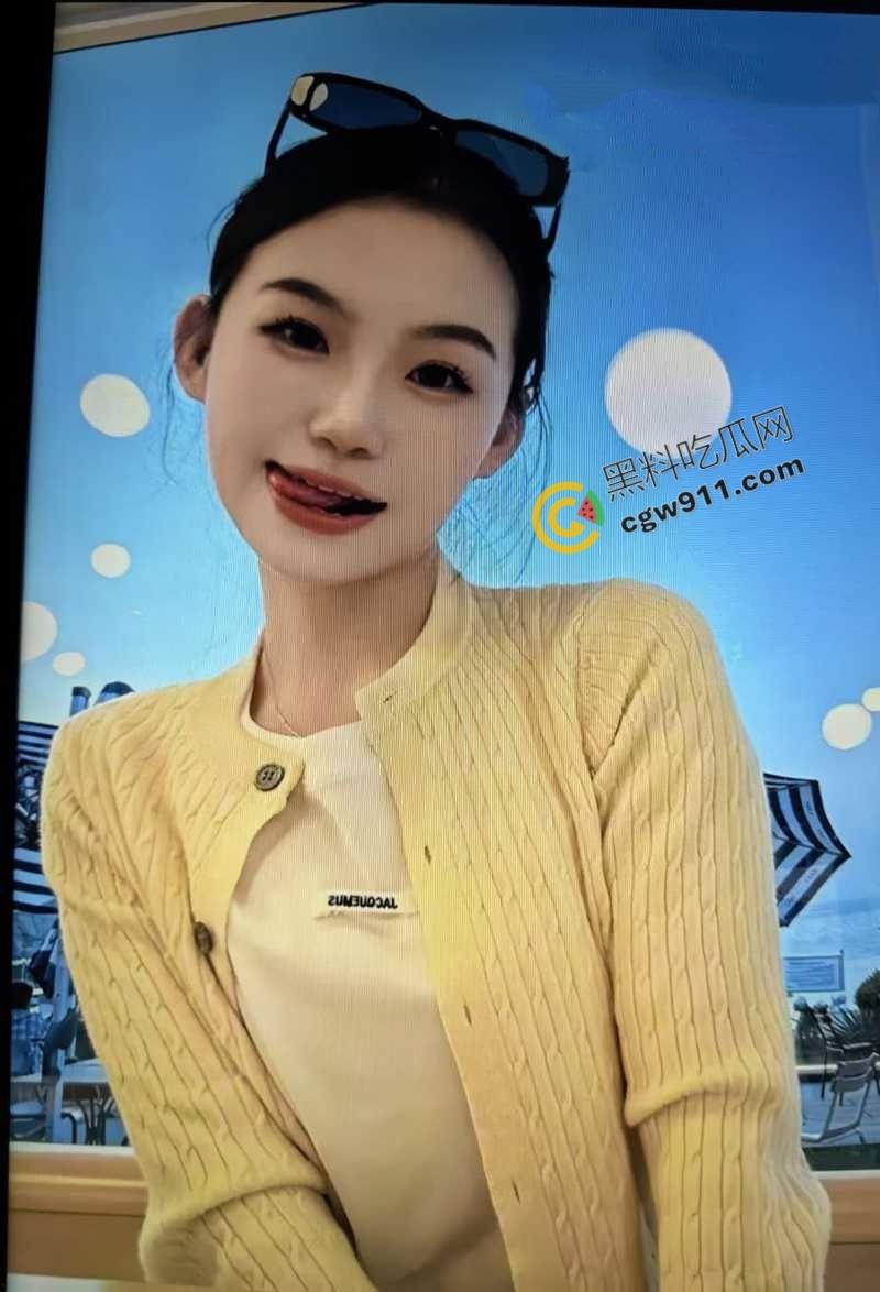 北京女神级美女【刘诗芸】惨遭渣男虐待：脚趾嘬吸，舔屌吸肛，大奶子惨遭掌掴，全程露脸被凌虐爆操-1