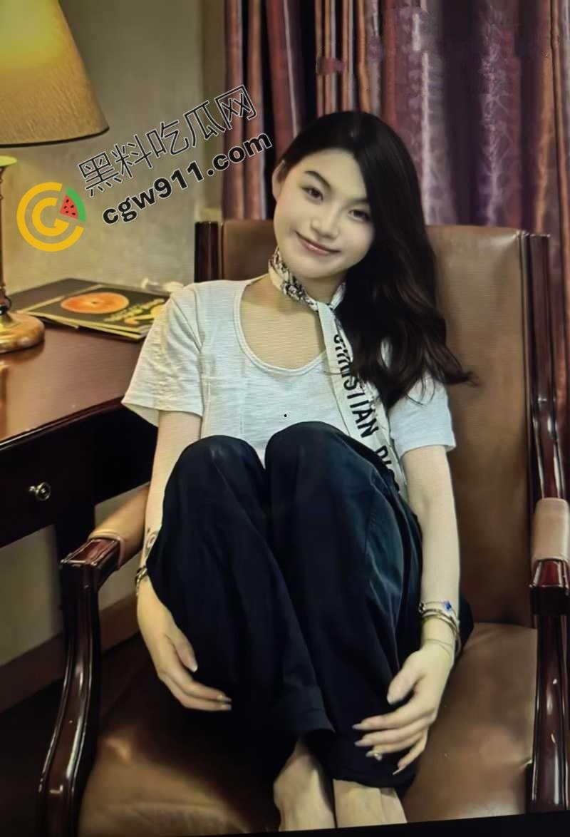 北京女神级美女【刘诗芸】惨遭渣男虐待：脚趾嘬吸，舔屌吸肛，大奶子惨遭掌掴，全程露脸被凌虐爆操-5