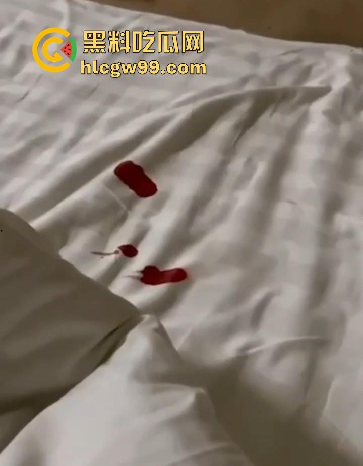 河北衡水【马娇娇】主动献出第一次给社会大哥享受,有个爱她的沸羊羊则是在浴室门外偷看嫉妒!-1