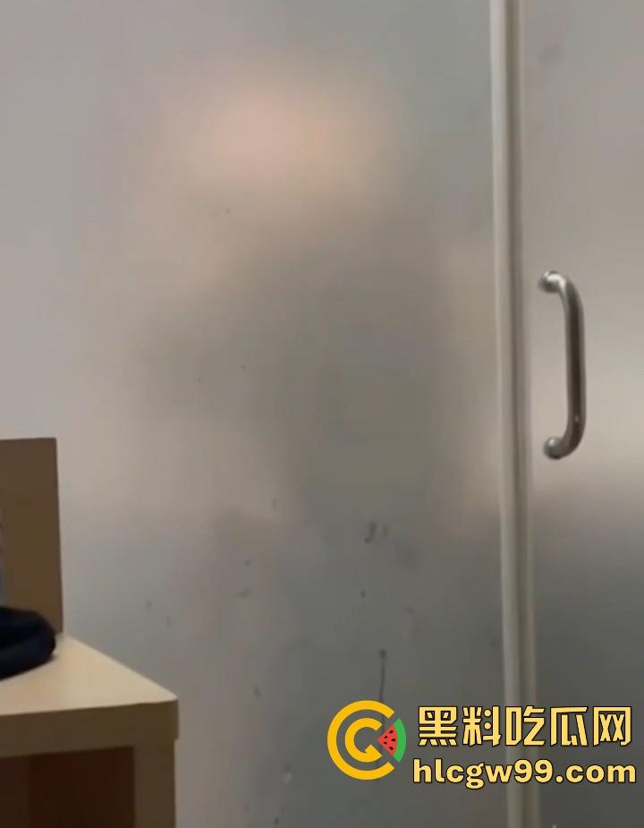 河北衡水【马娇娇】主动献出第一次给社会大哥享受,有个爱她的沸羊羊则是在浴室门外偷看嫉妒!-2