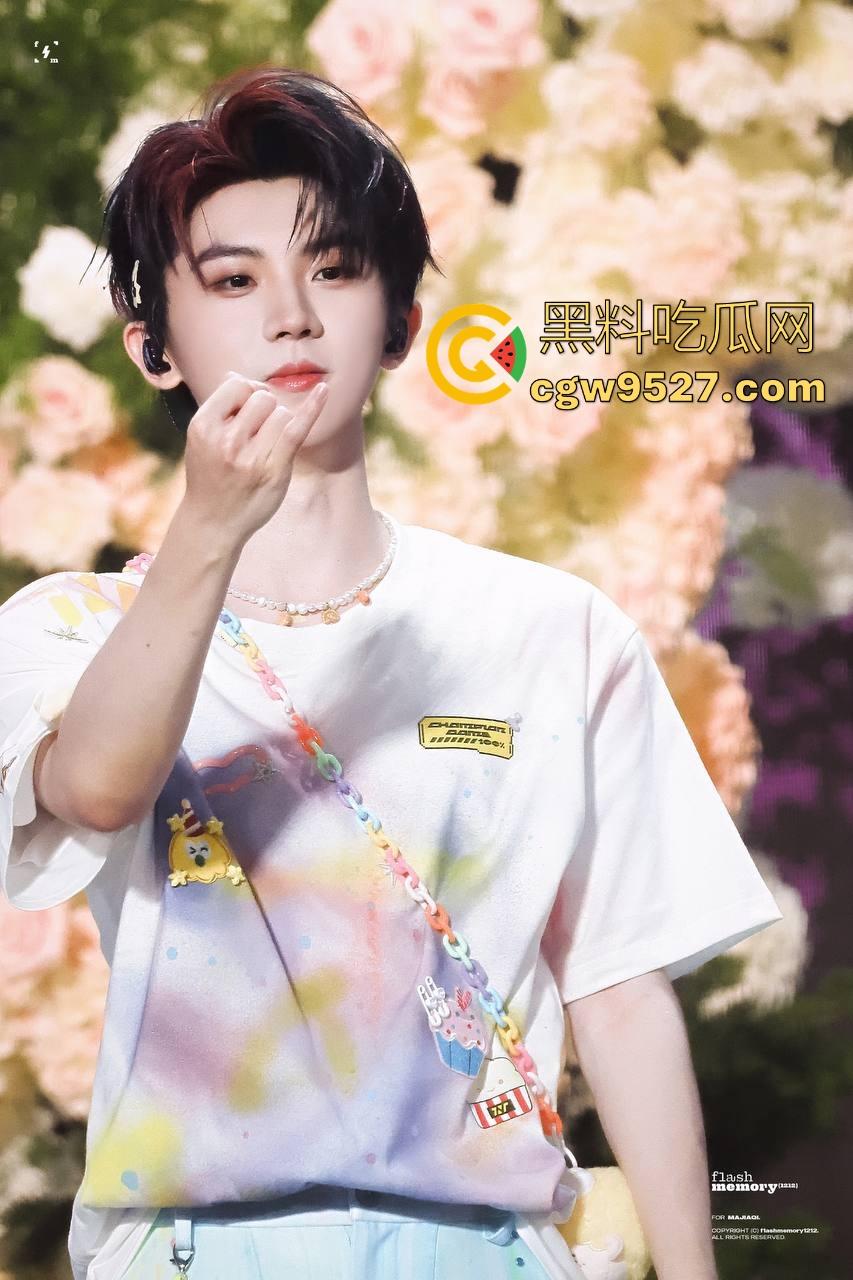 咱就是说能吃上这么极品的清纯萝莉，全靠我马嘉祺哥哥！个人骚舞把迷妹性欲都勾出来了，得不到哥哥就随便找个屌！-2