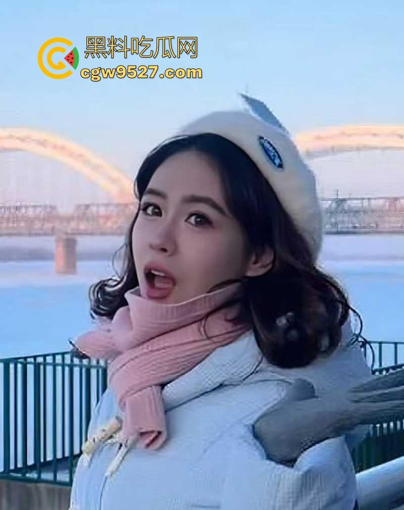 极品情侣泄密!清纯少女【杨淑珍】遇人不淑,性爱视频被前男友流出,极品身材一览无遗,性瘾超大超级反差!-1