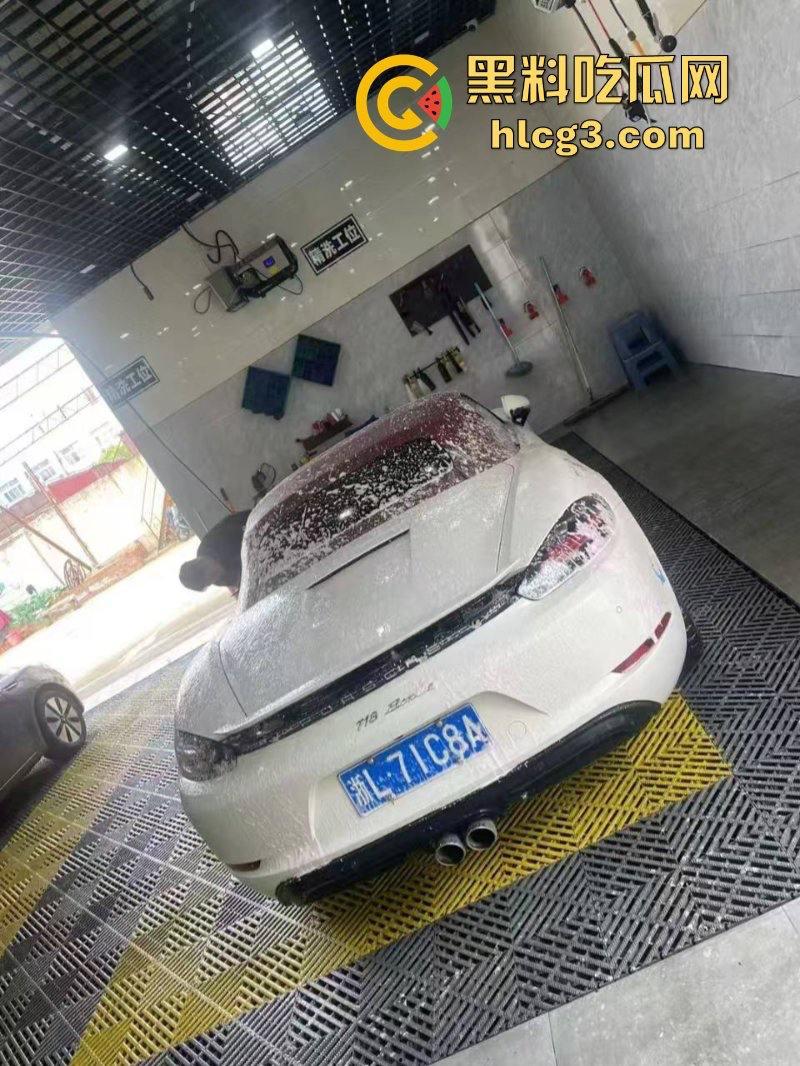 树：我没有动手啊！浙江一辆保时捷撞电动车后撞树起火驾驶人死亡！-3