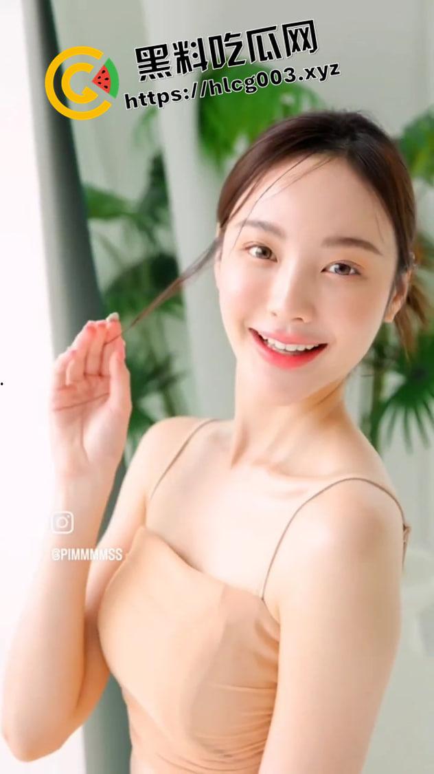 外网疯传！泰国百万粉丝网红【pimm mmss】口交自慰视频被金主流出 开朗嫩妹嘴里都是活 人美逼受罪-5