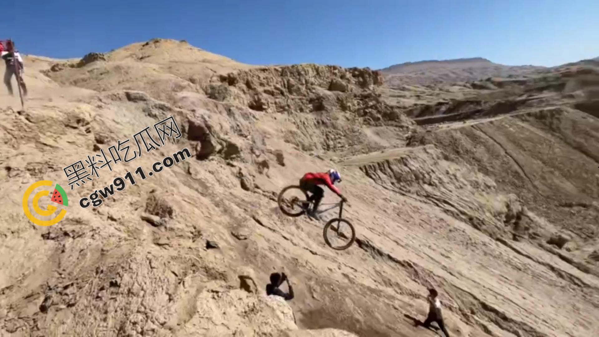 新疆吐鲁番:极限跳崖!山地速降的年轻爱好者壮烈10米跳崖,血染岩壁,英雄折翼-5