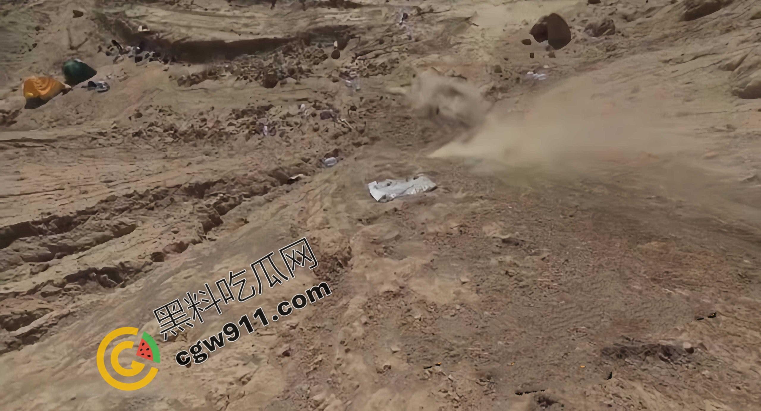 新疆吐鲁番:极限跳崖!山地速降的年轻爱好者壮烈10米跳崖,血染岩壁,英雄折翼-9