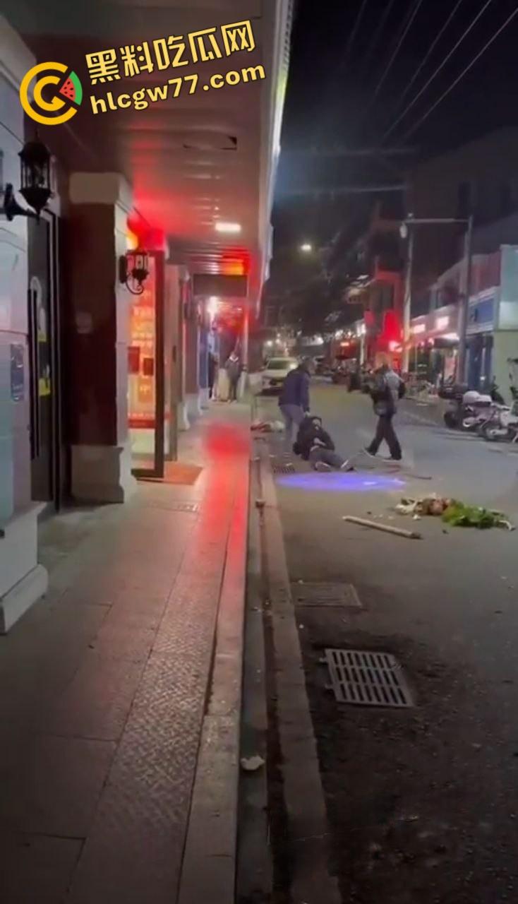 生怕他不死 下这么重的手!浙江省温州市文成县一青年用陶瓷花盆桌子等猛砸另一名青年头部 意图杀人-7