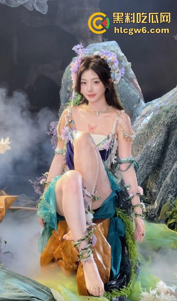 抖音376万粉丝网红『陈佳琪 』直播猫咪突然偷袭掀衣脱奶，白嫩巨乳一秒震撼全网，这意外太香了！-20