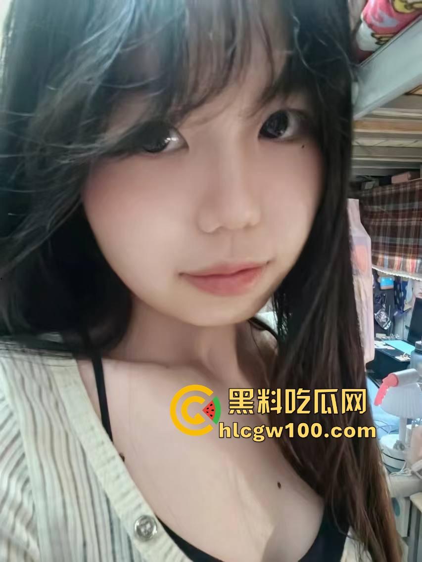 大学妹子下课就忙着接客 背影一瞅质量不错 瓜友拿着蜜雪冰城跟着跑 到家直接开干全程偷拍不讲武德！-1