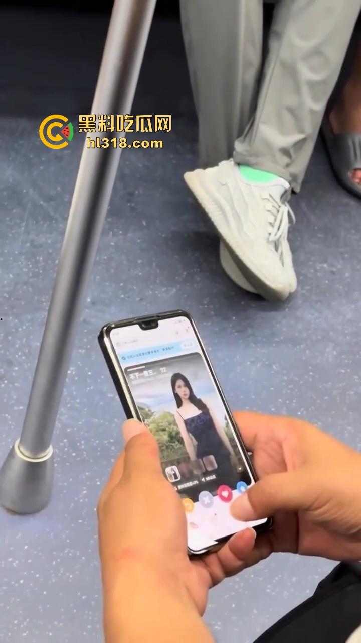 这大爷有点东西啊!年纪一把了都不忘刷探探约炮,你别说一半美女入不了大爷法眼,一看没少约!-2