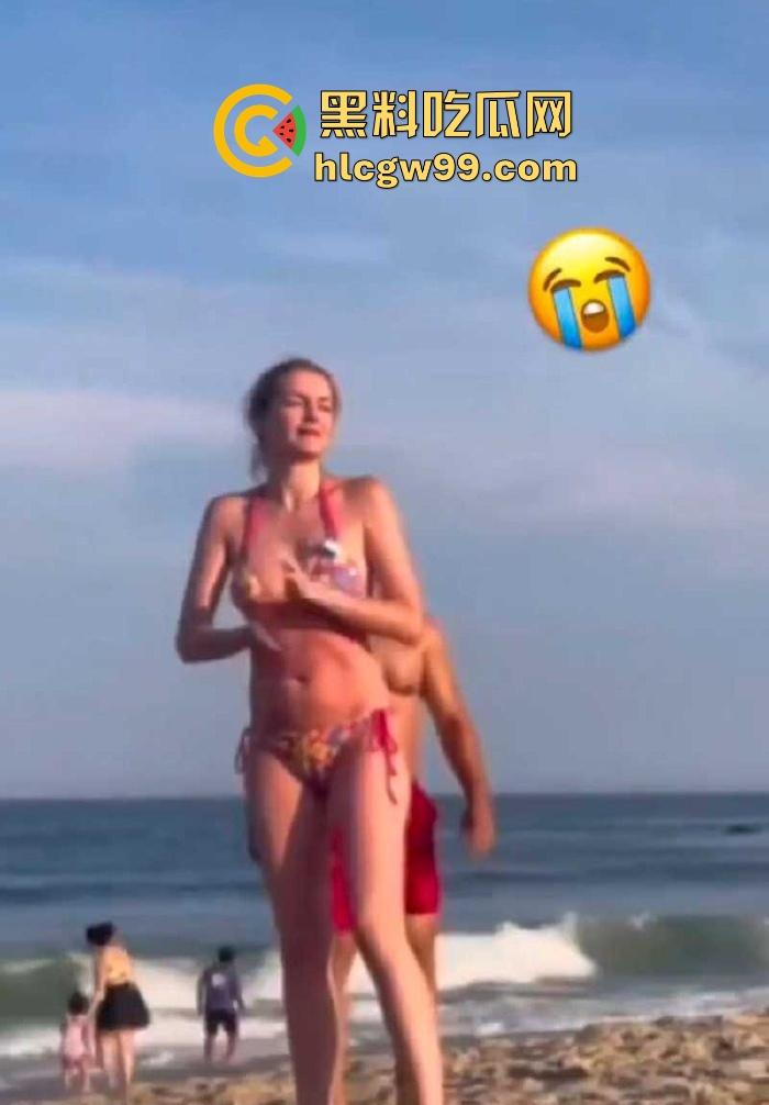 公共沙滩变成人体交配现场，老外光天化日下当着孩子面直接操逼，老黑直接上去用水泼降温警告！-5