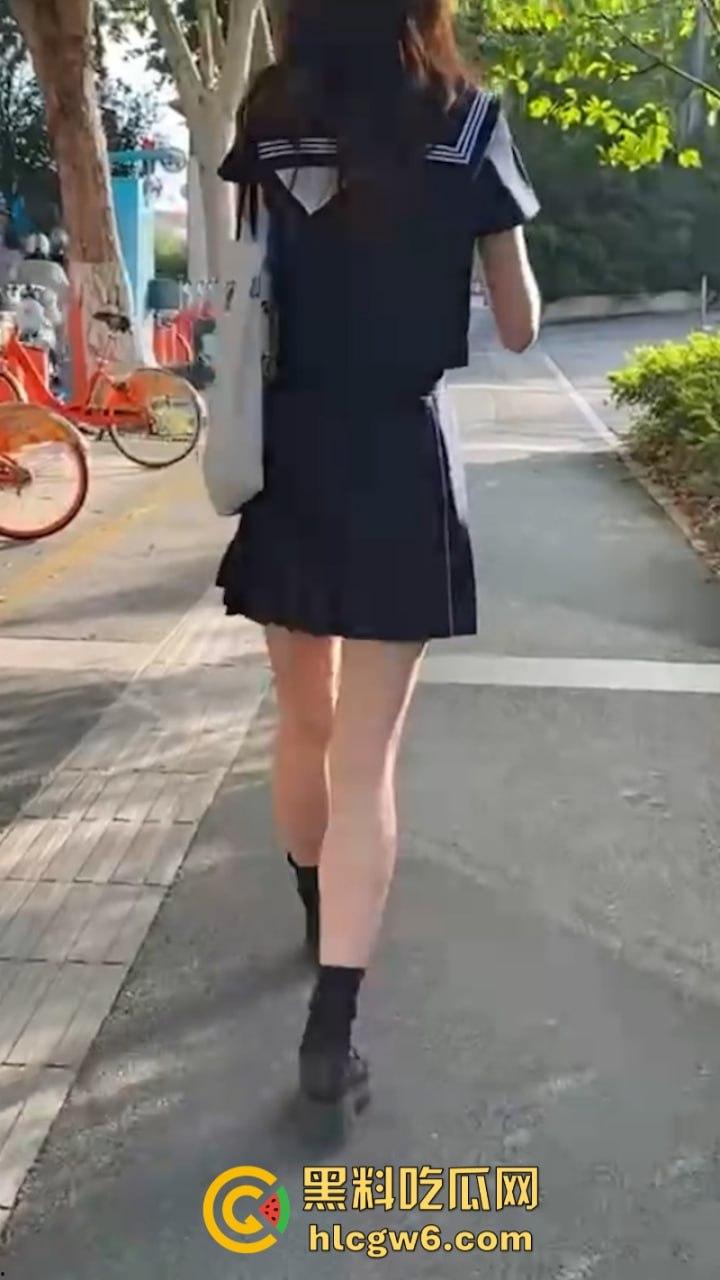 推特白虎女神【梨梨小辣椒】水晶棒暴肏无毛嫩穴 独居自操淫骚入骨 大尺度福利视频流出-1