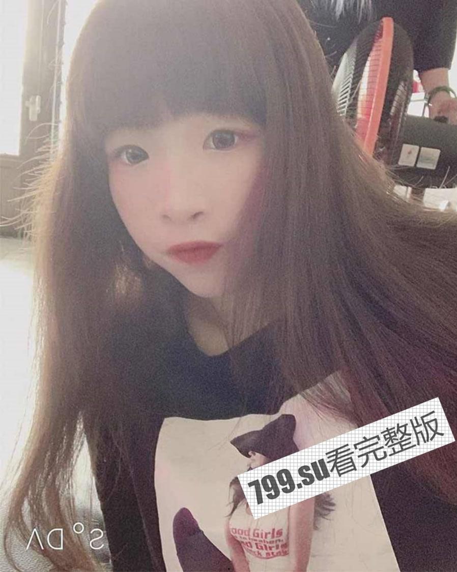 台湾高中傻妹传裸照给假经纪人 让大家看看私下淫荡的一面-1