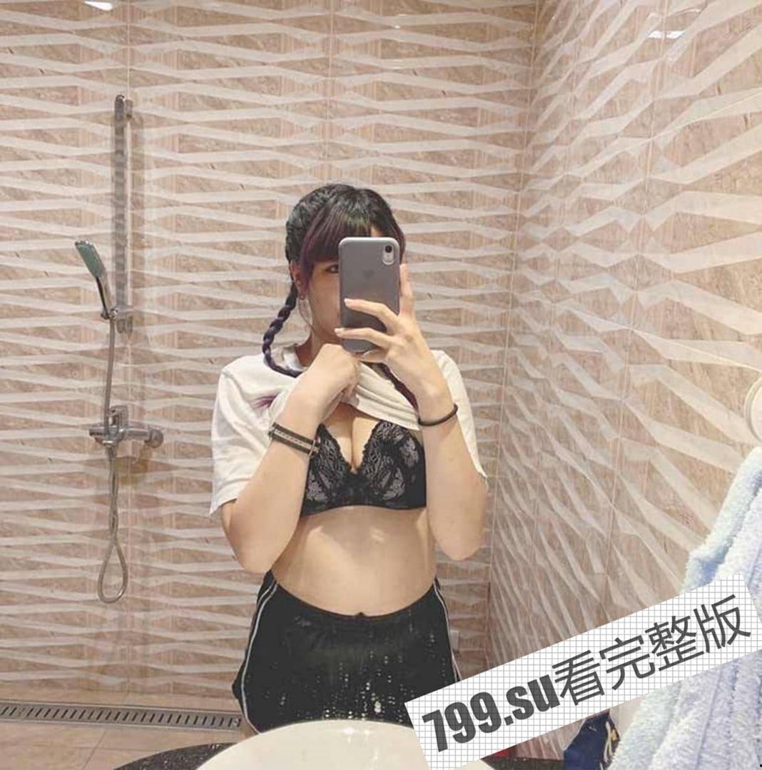 台湾高中傻妹传裸照给假经纪人 让大家看看私下淫荡的一面-19