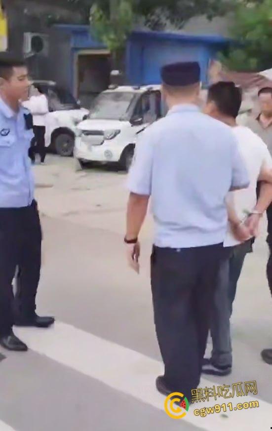 海南小仙女远嫁河南,遭家暴男拿刀砍,抖音曝光血腥婚姻噩梦,离婚前被虐到鼻青脸肿,报警求生!-5