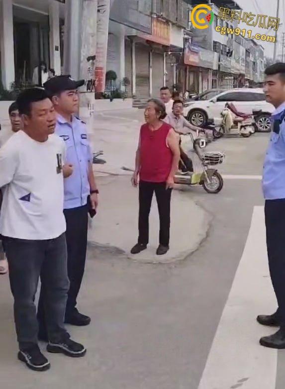 海南小仙女远嫁河南,遭家暴男拿刀砍,抖音曝光血腥婚姻噩梦,离婚前被虐到鼻青脸肿,报警求生!-6