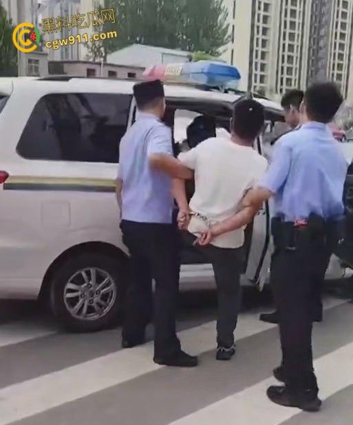 海南小仙女远嫁河南,遭家暴男拿刀砍,抖音曝光血腥婚姻噩梦,离婚前被虐到鼻青脸肿,报警求生!-7