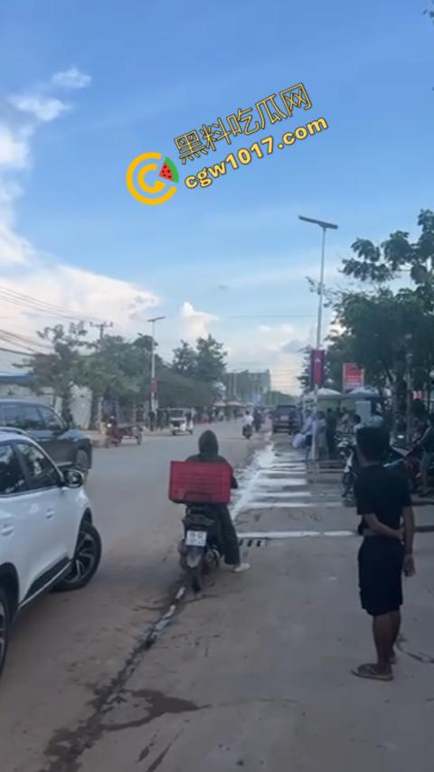 柬埔寨木牌突击抓捕：大楼被围“狗推”慌逃，警笛声与尖叫声交织，大楼一夜成围城！-8