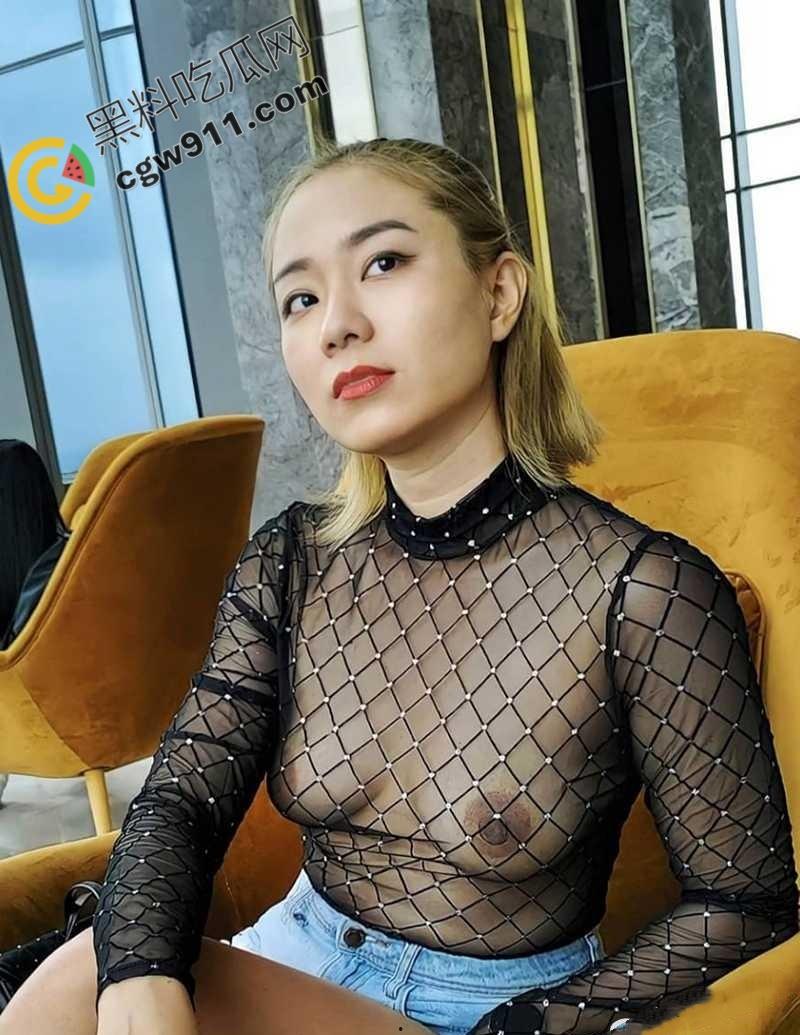 湖南人妻【黄小桃】的大胆暴露挑逗!真空逛街,夹着肛塞大胆露穴,寻求刺激后被爆操-2