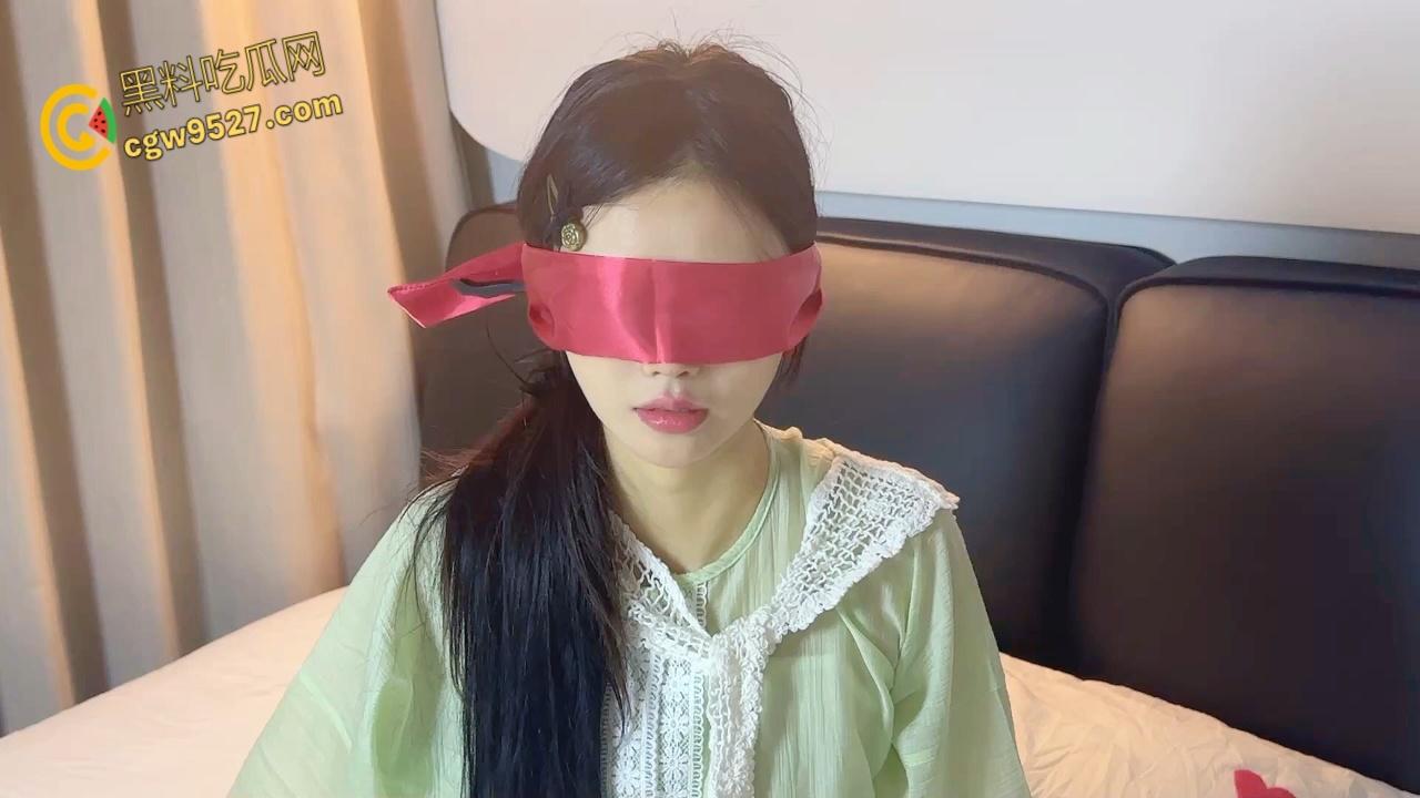 极品女神【晚晚】,汉服半解露出白皙美乳,蒙眼深喉调教,观音坐莲骑乘大屌,疯狂榨精内射 !-1