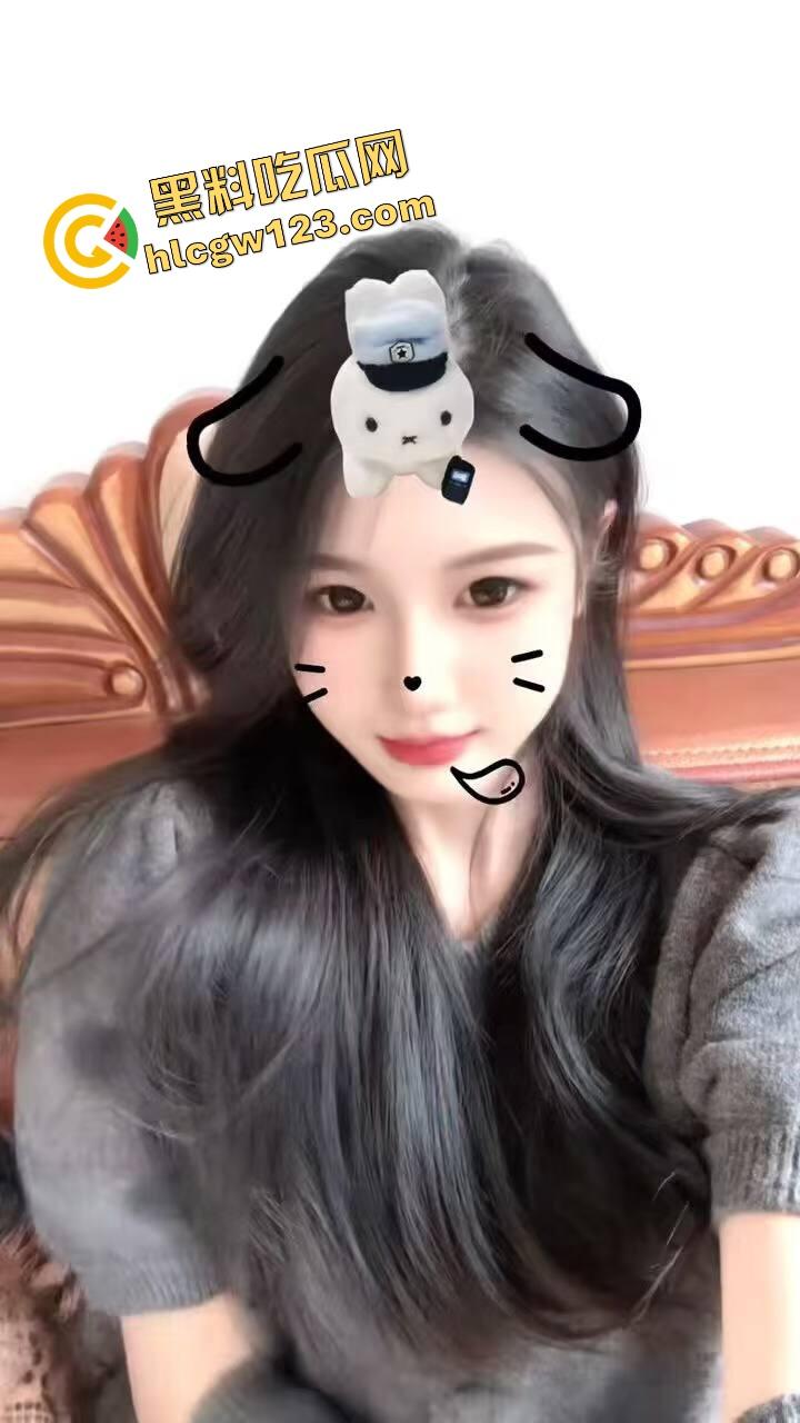 好白菜都让猪拱了！这鸡巴好像退休了，妹子带个眼罩就被干，哥几个知道他是怎么拱上的吗？-2