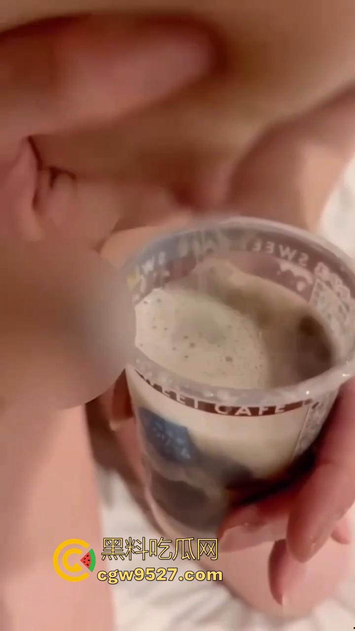 约炮刚孕期结束的大奶炮友,刚生完孩子就是好操很多,事后还贴心给我来了一杯人妻母乳咖啡,这奶真甜啊!-6