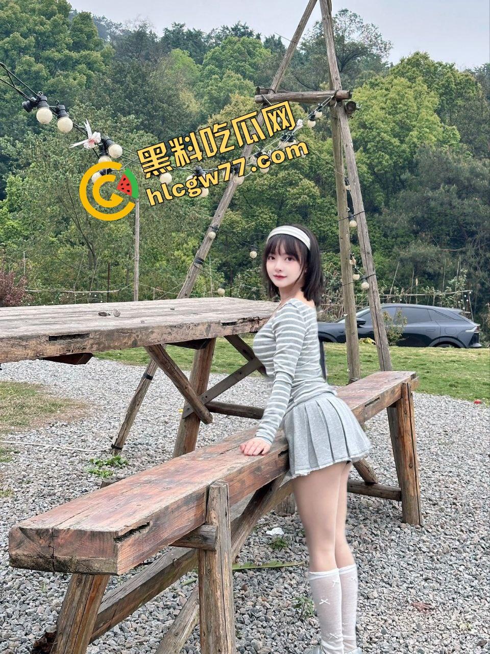 长沙女高『杨娜』白天是人晚上是牲口，被包养后成了舔蛋接精不戴套的高级母狗！-9