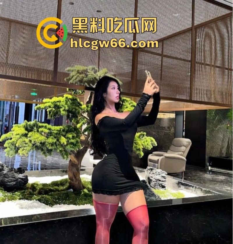 抖音微胖网红【金子人】私密视频曝光 名媛人设却私下当母狗 落地窗前被后入猛操淫叫不断!-4