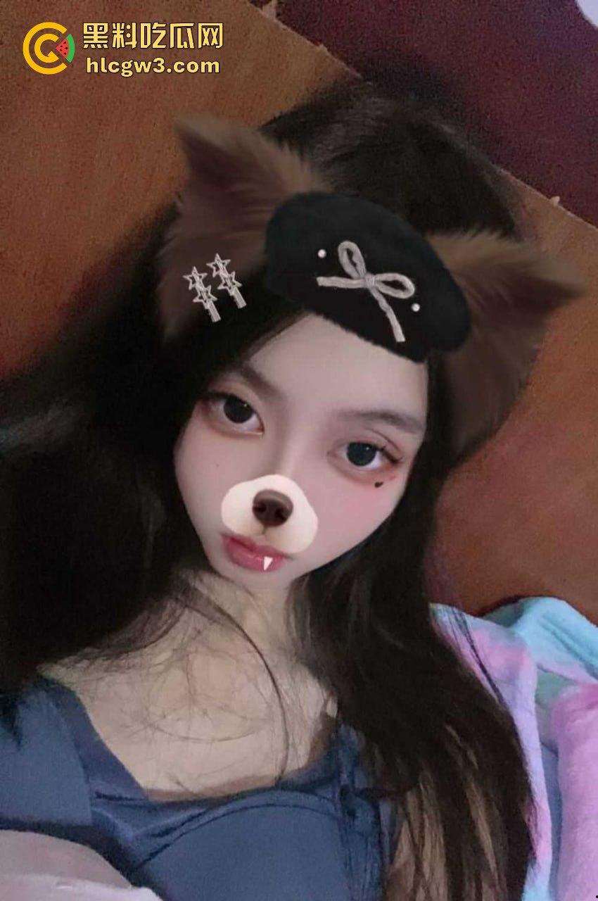 四川资阳高级职业中学的【彭万珊】情窦初开的年纪竟然在网上大玩露骨套路 发骚裸照引爆全网!-5