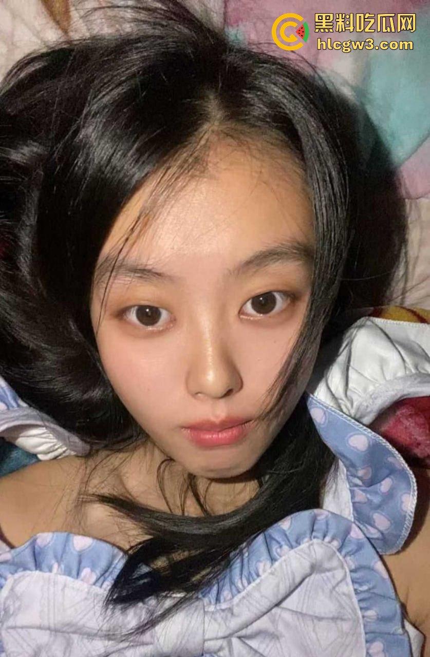 四川资阳高级职业中学的【彭万珊】情窦初开的年纪竟然在网上大玩露骨套路 发骚裸照引爆全网!-8