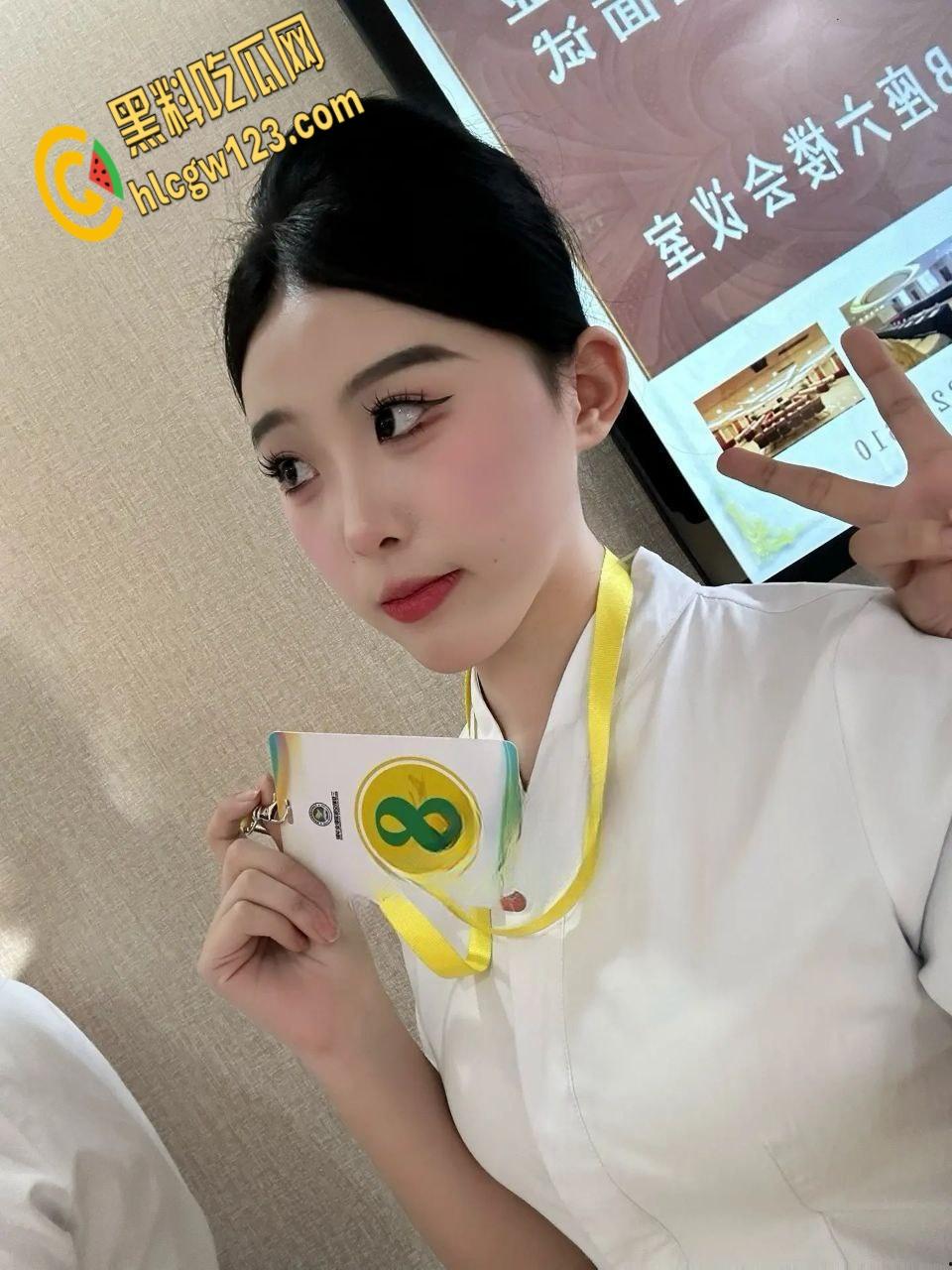 广州民航嫩妹【贾明爽】,清纯校花变金主玩物,娇喘淫叫还说爸爸内射我 !-6