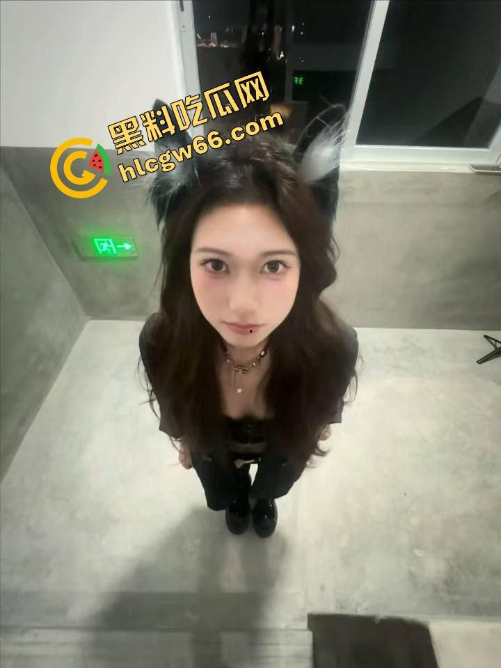 成都理工大二骚货『李娜娜』啪啪自拍流出,极品御姐身材太顶,黑丝高跟玩COS被操成狗,一晚八发全干吐!-9