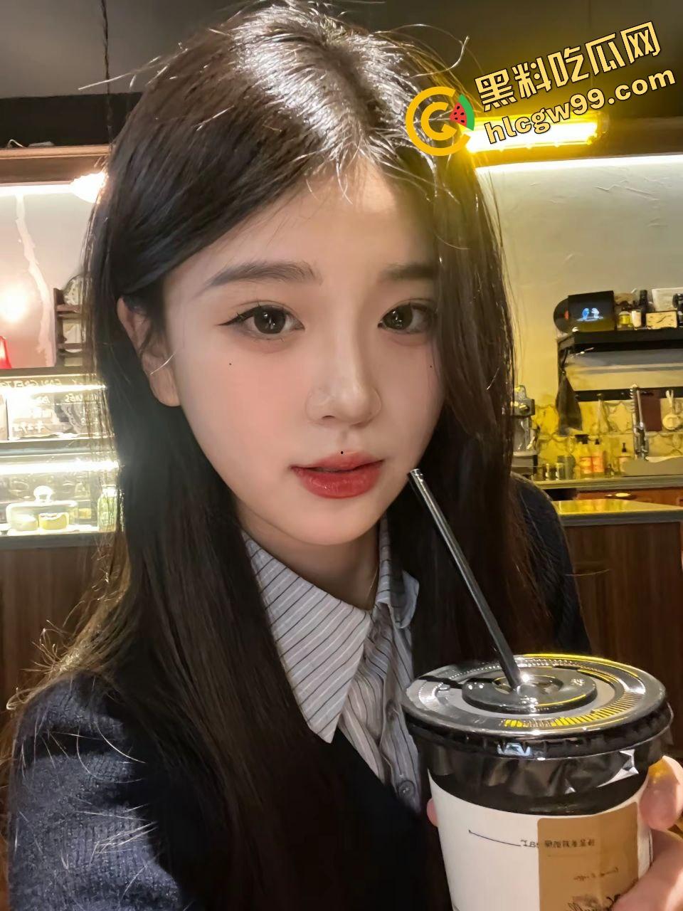 哈工大反差女大露出癖母狗『林楚涵』宿舍内刺激露奶，骚闺蜜帮拍渔网站立后入暴操！独家曝光流出！-4