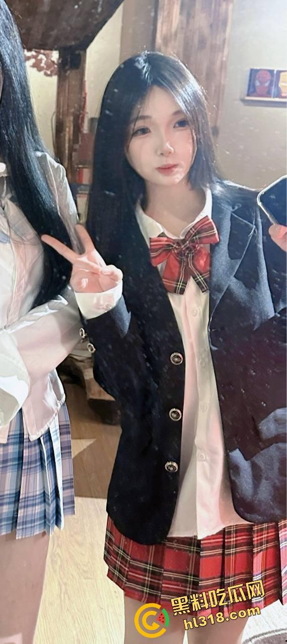 00后大学生野战癖有多重?北邮00后脱光打野战,隔壁在打球,他们在那操地面湿成水塘还意犹未尽!-1