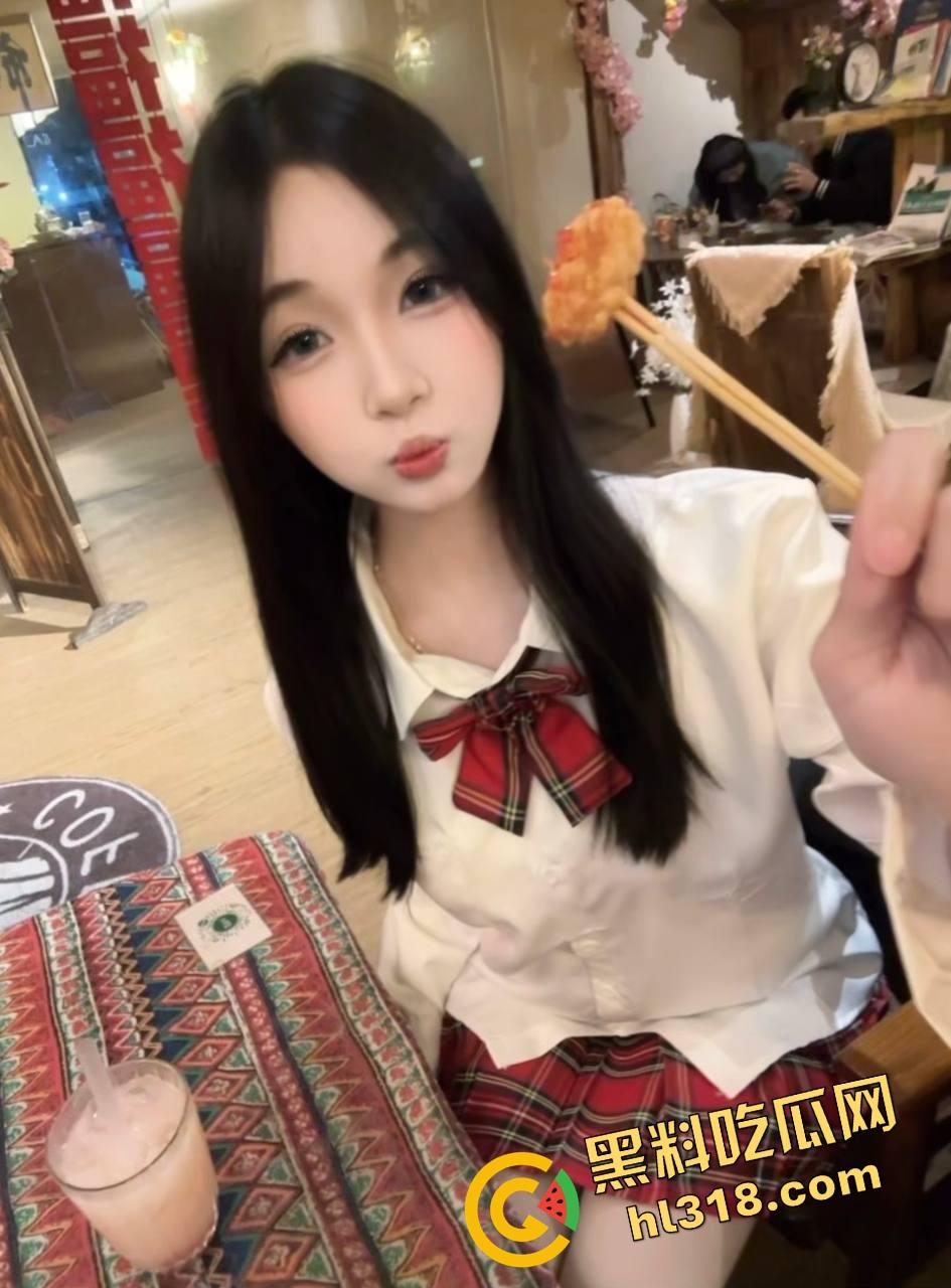 00后大学生野战癖有多重?北邮00后脱光打野战,隔壁在打球,他们在那操地面湿成水塘还意犹未尽!-3