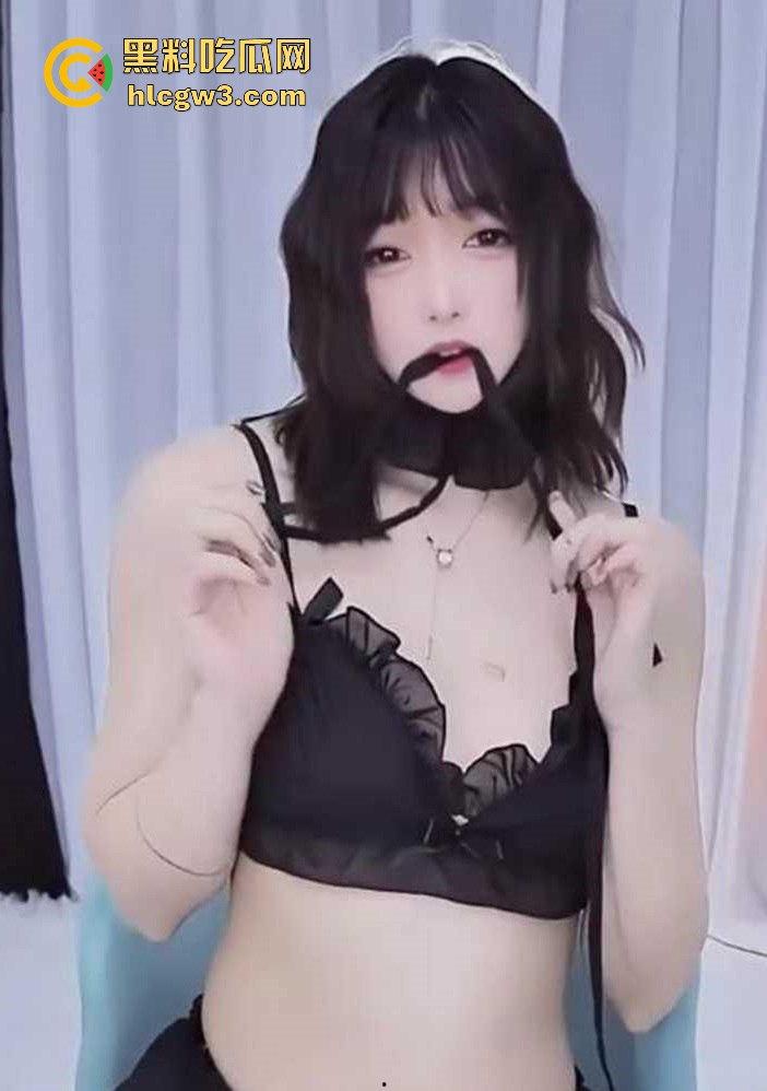 网易CC女主播【奈奈】大玩黑丝珍珠内裤!跳蛋假阳具齐上阵,激情骑乘,全程高能福利爆棚!-1