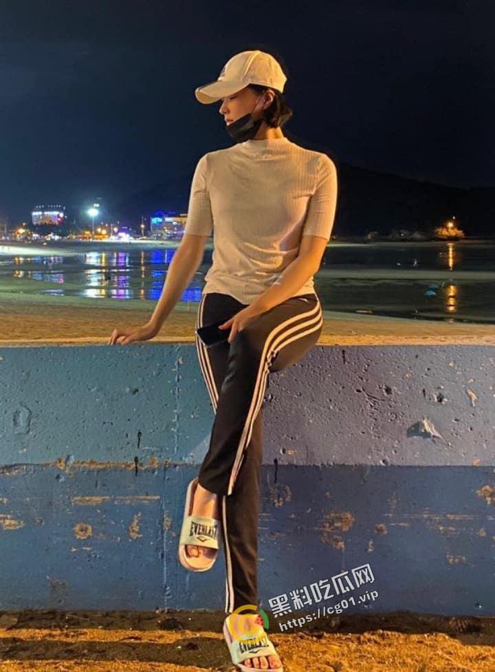 南韩气质空姐 和前男友用facetime 1对1隔着视频自慰一起高潮 遭渣男友录屏 因手机遗失不雅视频流出-2